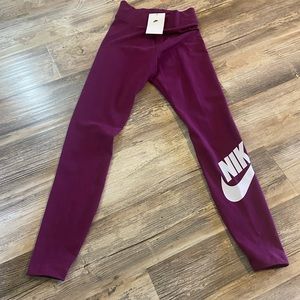 Nike Womens NWT size xs leggings